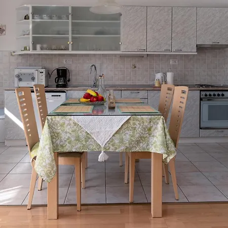 Apartman With Parking Space - 20095 Novi Vinodolski