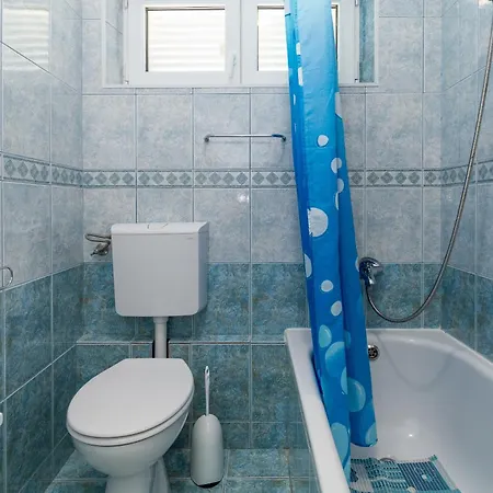 Apartman With Parking Space - 20095 Novi Vinodolski