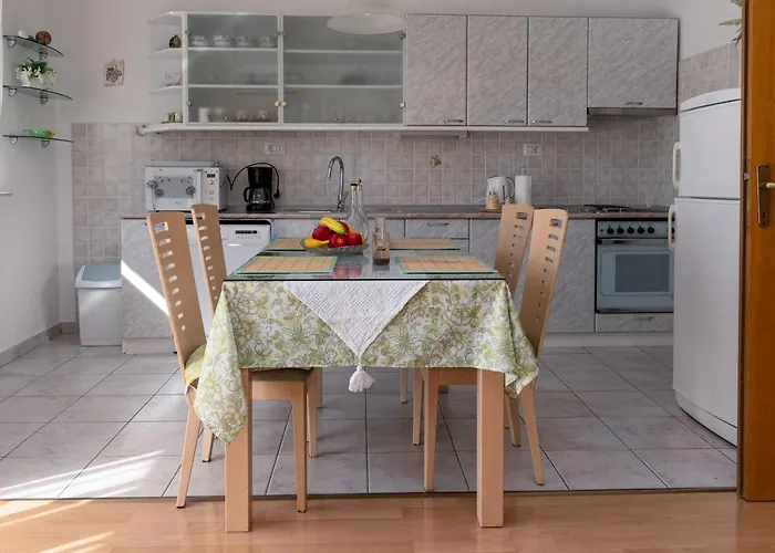 Apartman With Parking Space - 20095 Novi Vinodolski